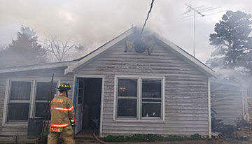 Firefighters quickly extinguish Hillsboro-area fire